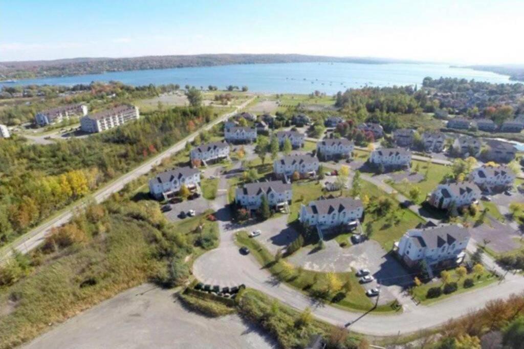 Le Pareo De Magog-Mont Orford Apartman Kültér fotó